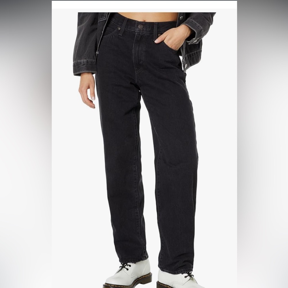 Levi's Women's Straight Leg Jeans in Black
